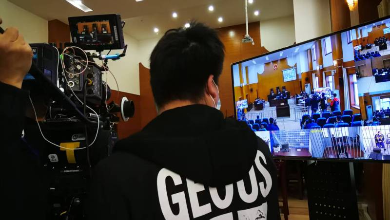 AI生成VS人工创意——渭城区广告片拍摄公司的技术浪漫主义实践